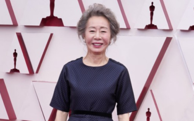 Yoon Yeo Jung y Han Ye Ri caminan por la alfombra roja de los Oscares 2021