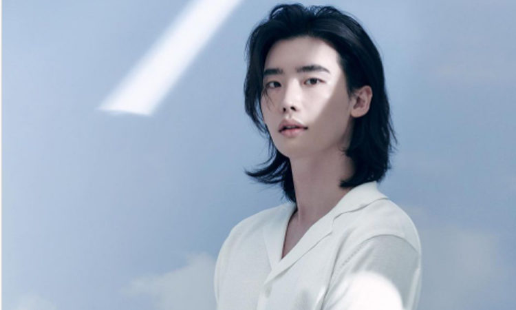 Lee Jong Suk vuelve a enloquecer a las redes con su cabello largo