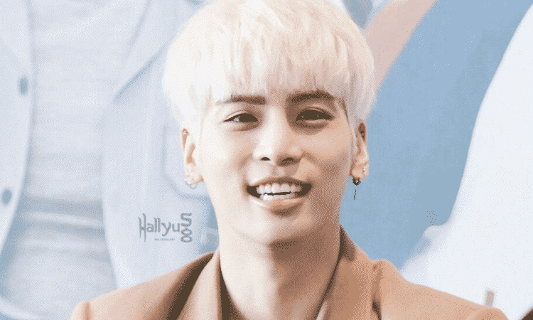 Jonghyun comparte una hermosa interacción con un fan